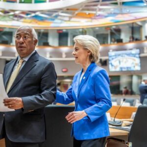 Von der Leyen et Costa célèbrent l'entrée de Sakharov au TPI et exigent qu'il puisse travailler « sans pression ni intimidation »