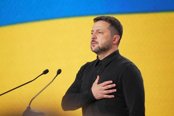 Zelensky salue les nouvelles sanctions « nécessaires » de l'UE contre la Russie